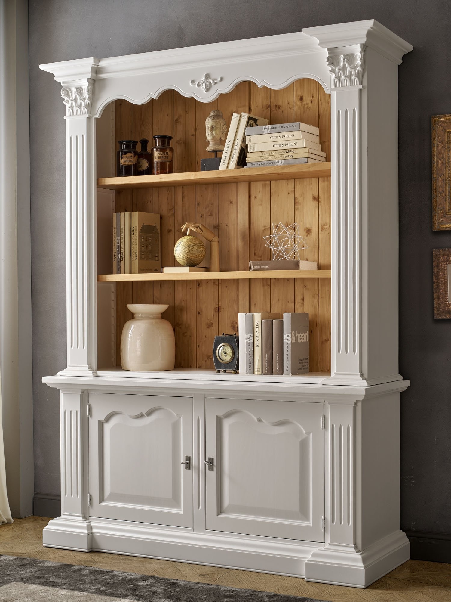 Libreria 2 ante 3 ripiani colonnine intarsiate luxury bianco opaco abete